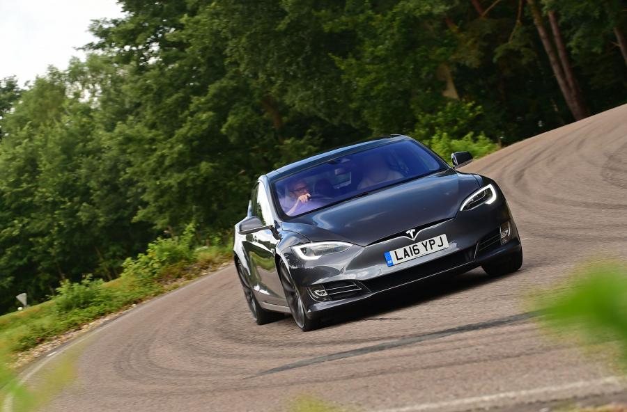  Tesla Model S P90D 2016 года  (UK) (фото 11 из 14)